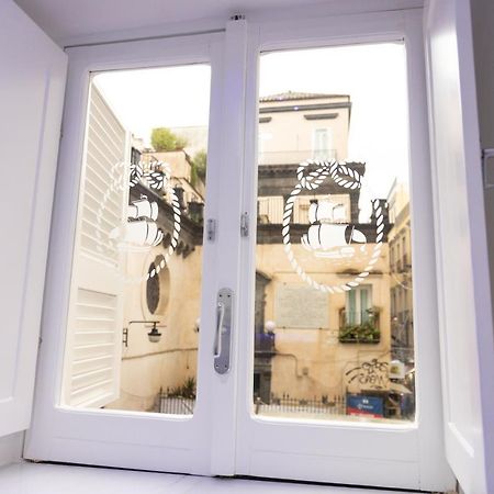 A Fenestrella E San Gregorio Armeno Apartment Naples Luaran gambar