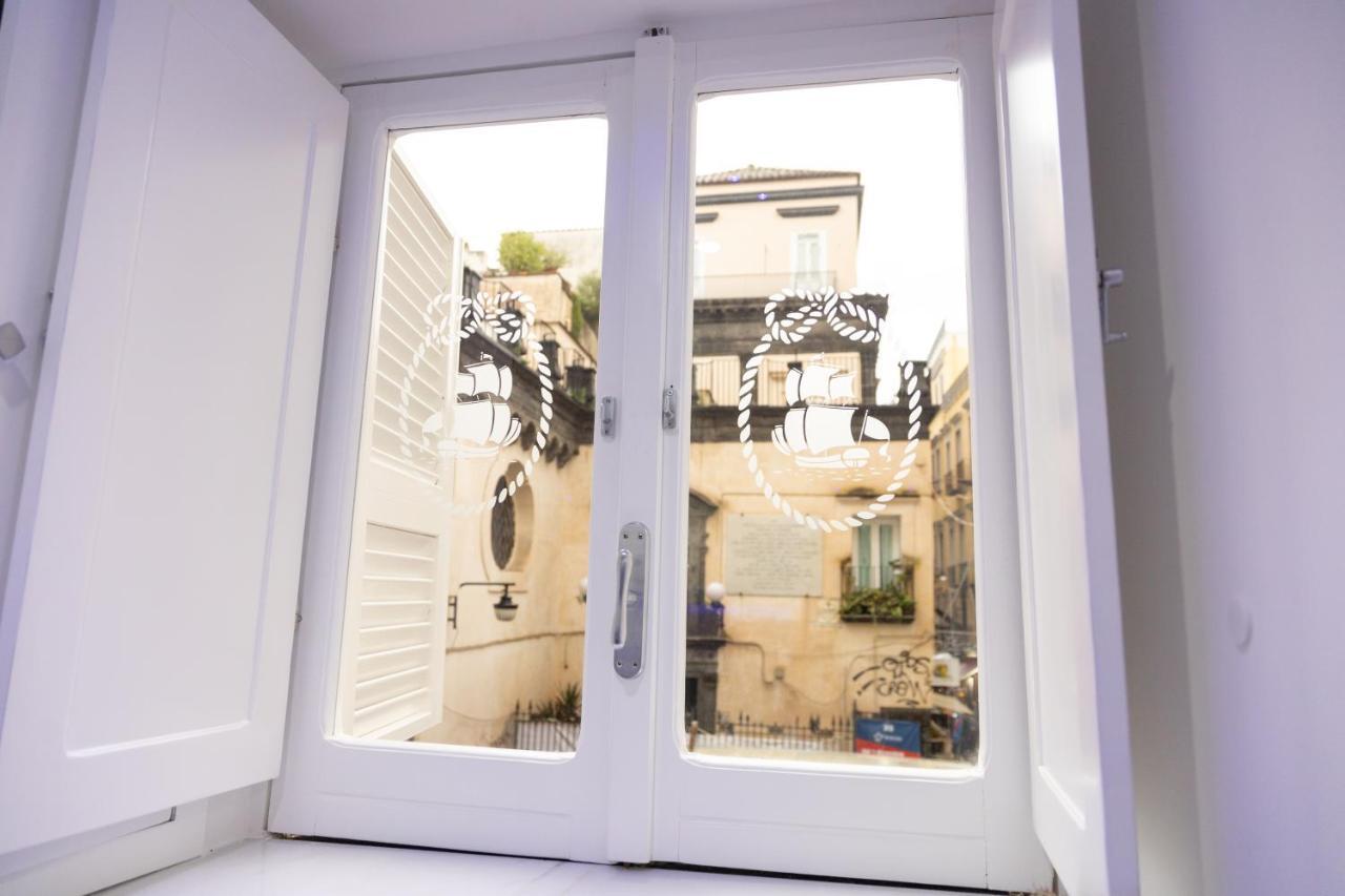 A Fenestrella E San Gregorio Armeno Apartment Naples Luaran gambar