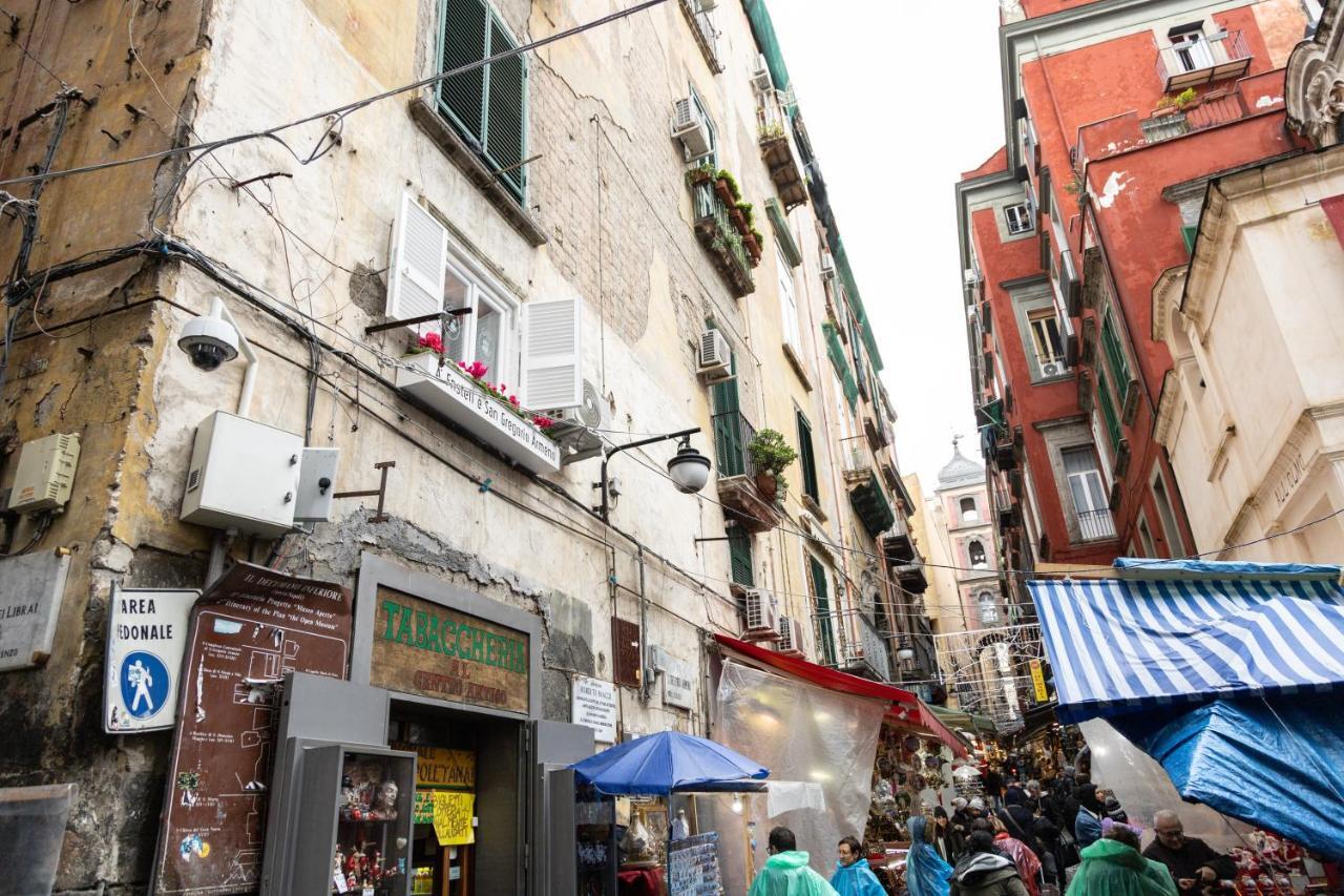 A Fenestrella E San Gregorio Armeno Apartment Naples Luaran gambar