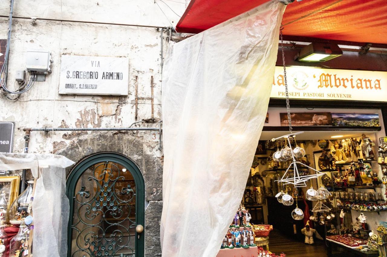 A Fenestrella E San Gregorio Armeno Apartment Naples Luaran gambar