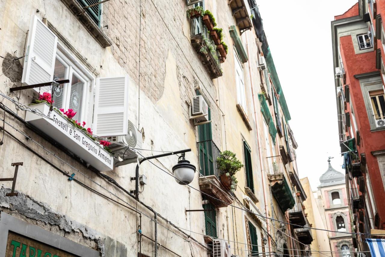 A Fenestrella E San Gregorio Armeno Apartment Naples Luaran gambar